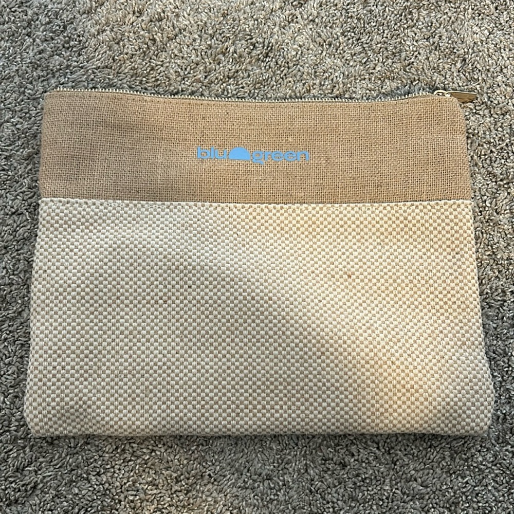 Nwot large clutch
